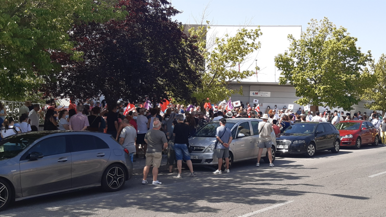 Manifestantes en la concentración del domingo|Foto: Izquierda Unida Valdemoro.