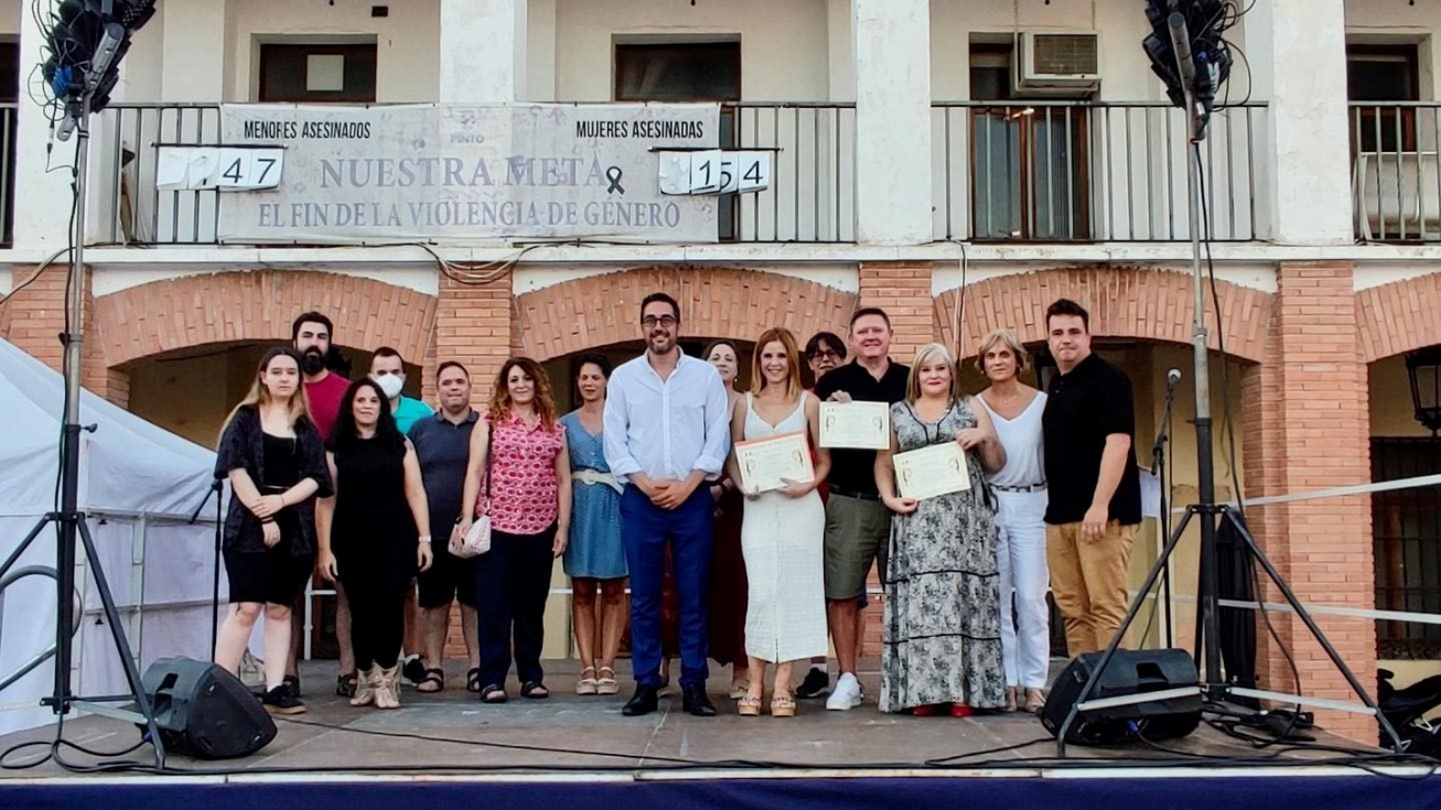 Acto de entrega de los premios en la plaza de la Constitución.