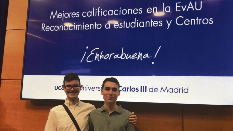 Pablo y Adrián, en la gala celebrada por la Universidad Carlos III para reconocer a los mejores estudiantes y centros.