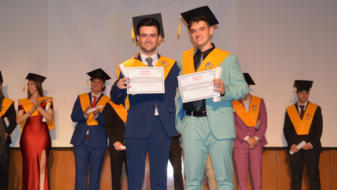 Hugo y Raúl en la graduación del Colegio Vegasur.