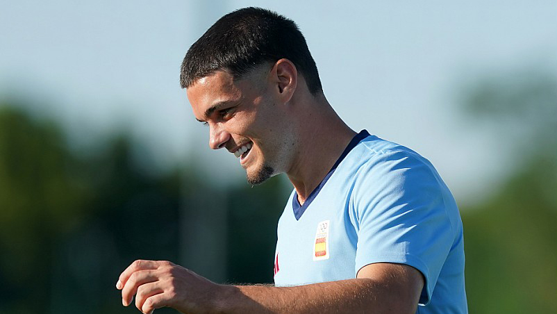 Miguel Gutiérrez en el primer entrenamiento de la selección en Burdeos.