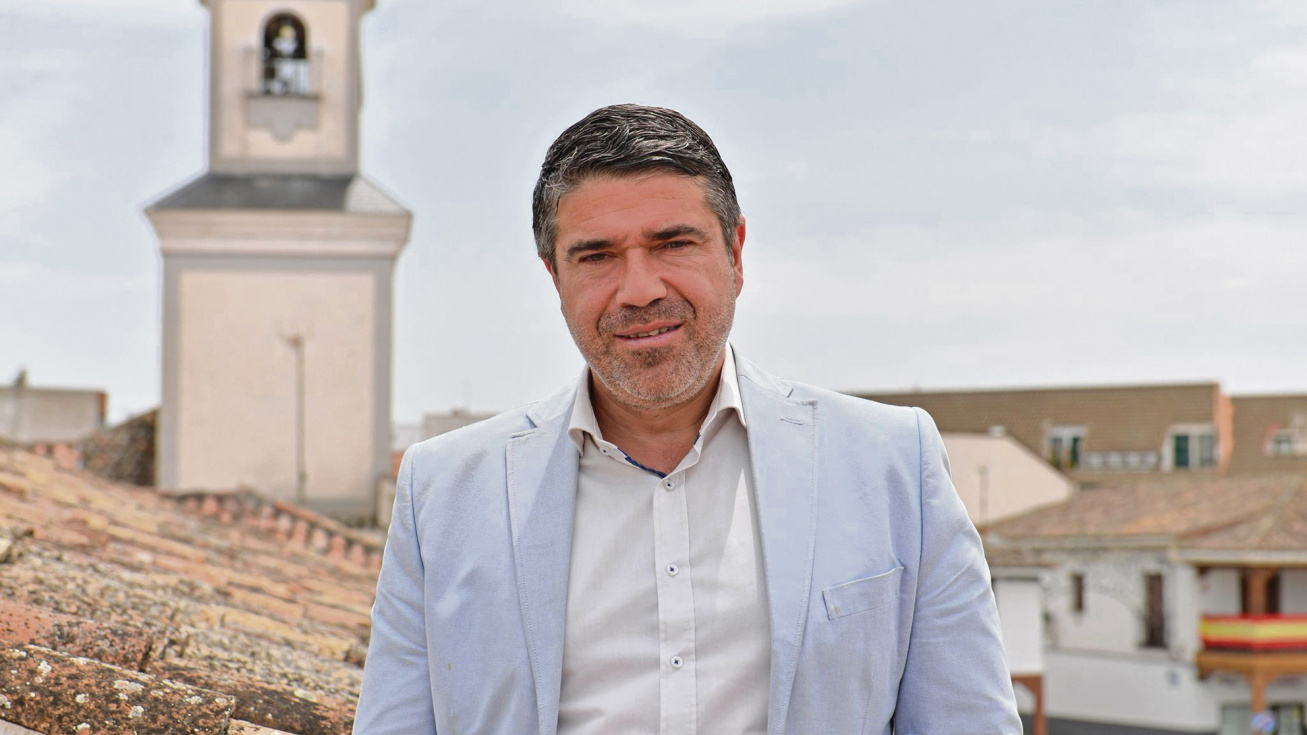 David Conde en el balcón del ayuntamiento.
