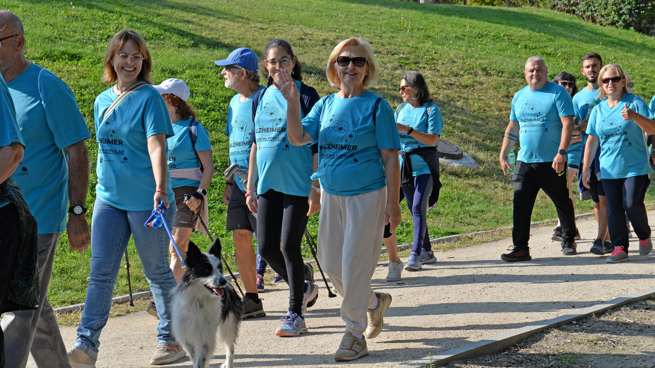 Participantes de la XI Marcha Popular por el Día Mundial del Alzhéimer.