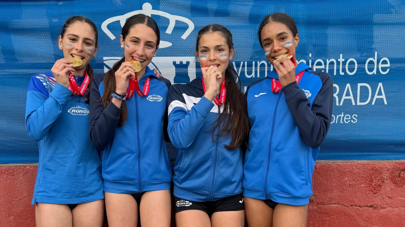 Ainhoa Morales, primera por la izquierda, junto a sus compañeras de récord | Federación de Atletismo de Madrid