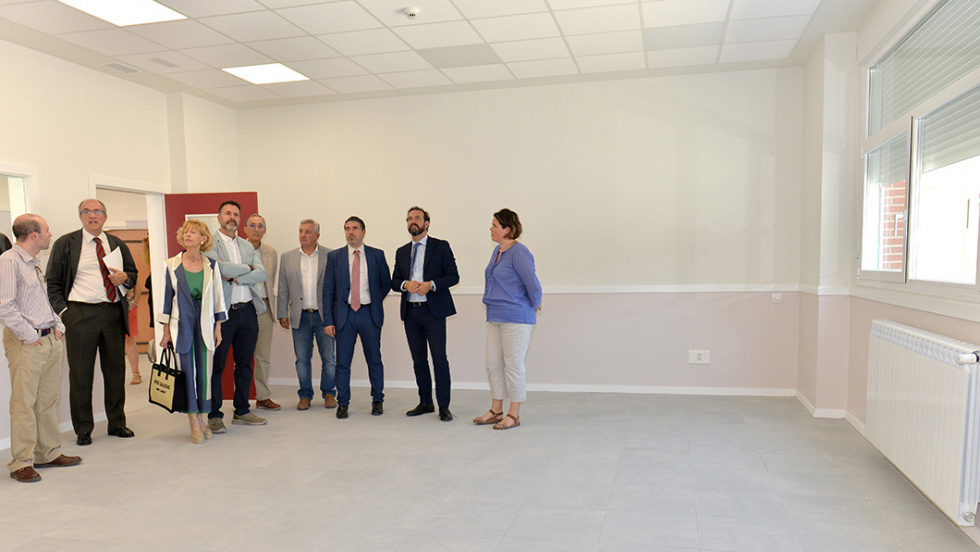 Visita de las autoridades a las nuevas instalaciones del instituto.