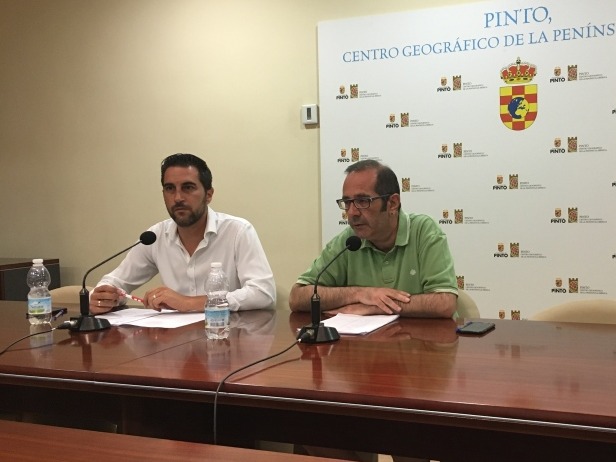 Rueda de prensa conjunta en 2017 de actual alcalde, Juan Diego Ortiz, y el saliente, Rafael Sánchez.