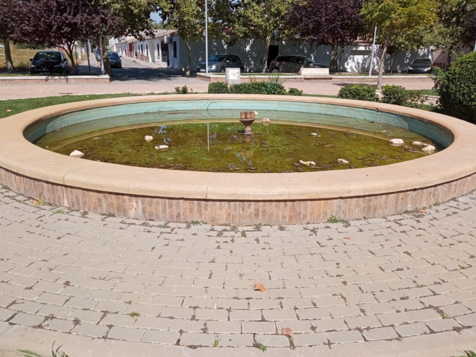 Estado de la fuente del parque Gloria Fuertes.