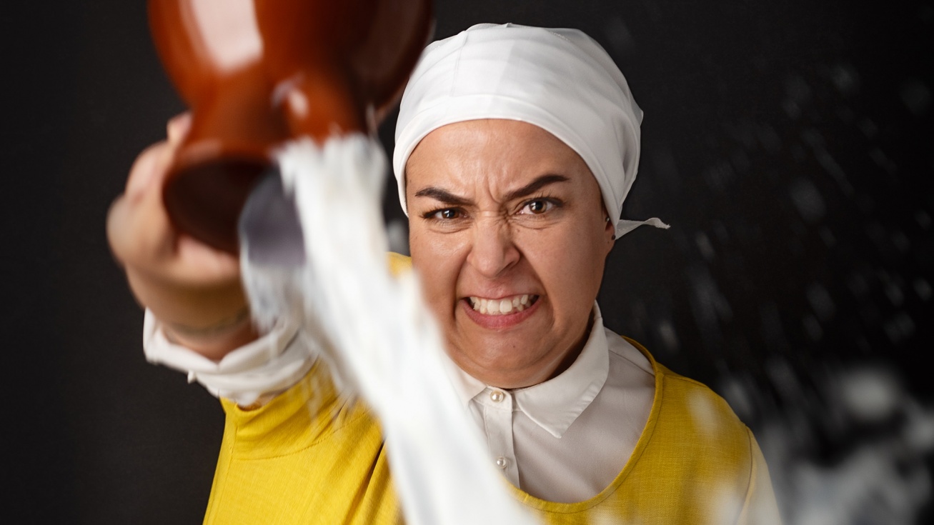 "La mala leche" de Noemí Cantarero, recreación de "La lechera" de Vermeer.