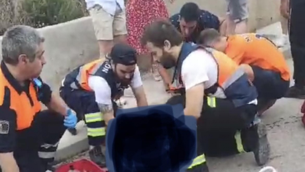 Los voluntarios de Protección Civil de Ciempozuelos atienden a la herida | Raquel Jimeno
