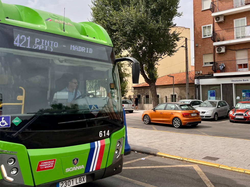 El 421, en una de sus paradas en Pinto.