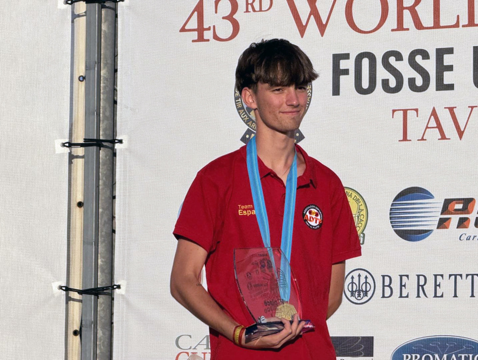 Héctor Ávila posa como vigente campeón del mundo en categoría junior.