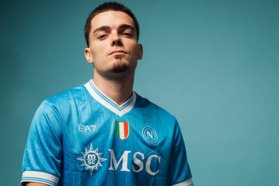 Miguel Gutiérrez con la camiseta del Nápoles.