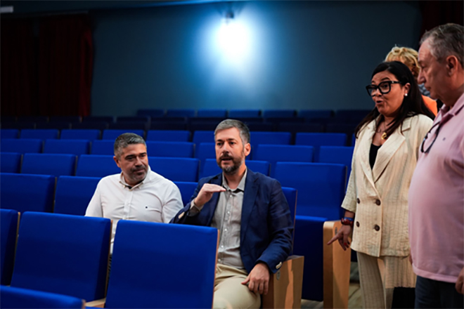 Visita al teatro.