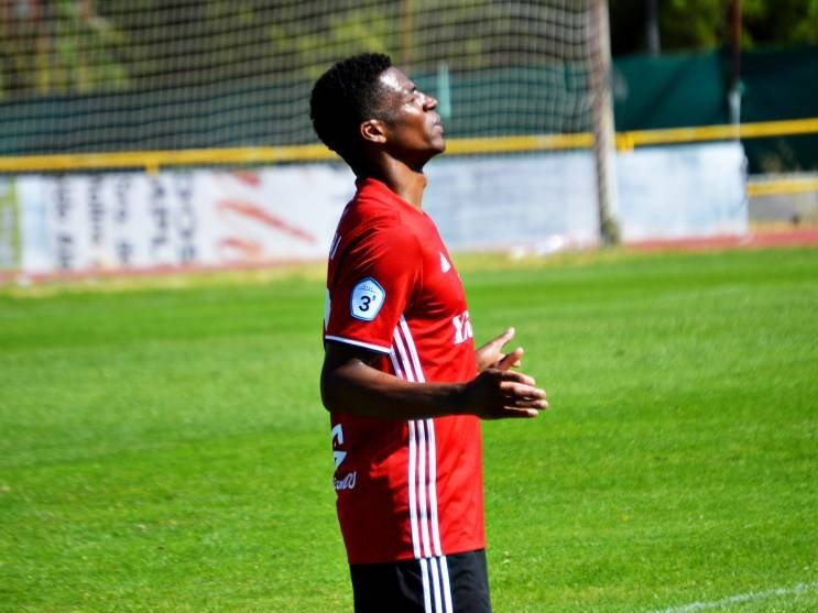 Viafara celebrando su gol | Imagen: Atlético de Pinto.
