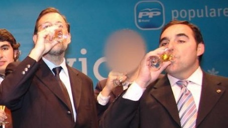 Rafael Marín (derecha) junto a otros representantes del PP. | Archivo.