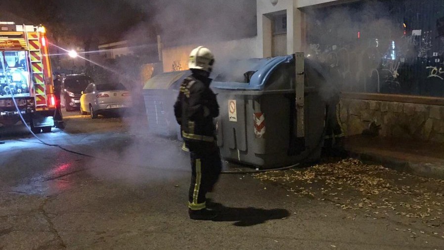 Incendio en un contenedor de Valdemoro.