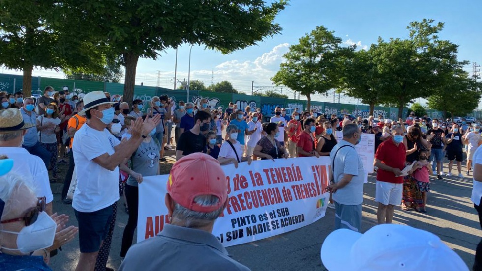 Manifestación por la construcción del apeadero de La Tenería en junio de 2021.
