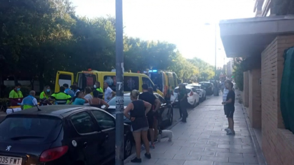 Los servicios de Emergencias atienden a la joven en el paseo de la Estación | Telemadrid