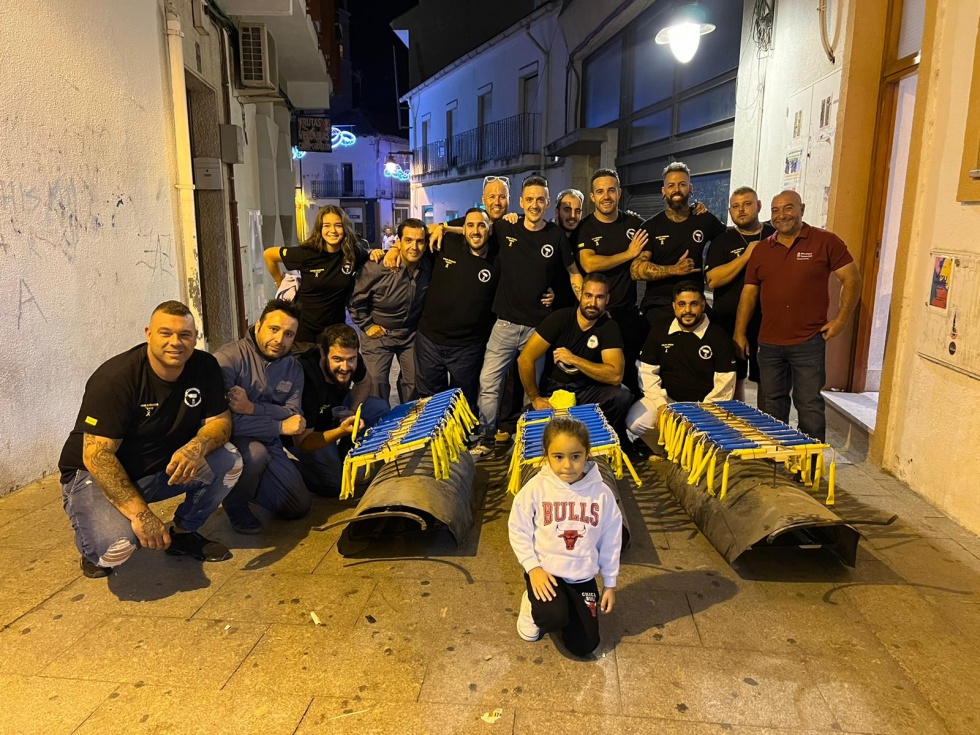El equipo de voluntarios de los toros de fuego de Ciempozuelos, al completo.