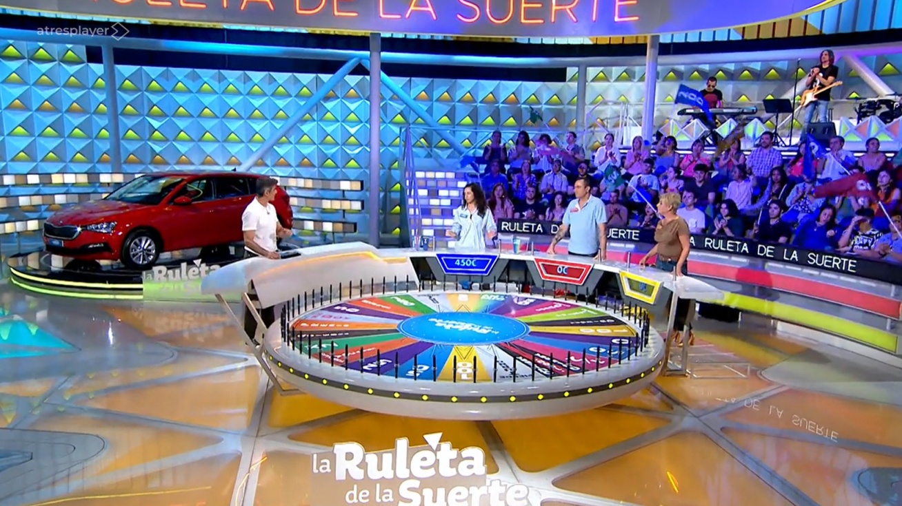 Programa de La Ruleta de la Suerte emitido ayer. con Juanan en el medio como concursante.