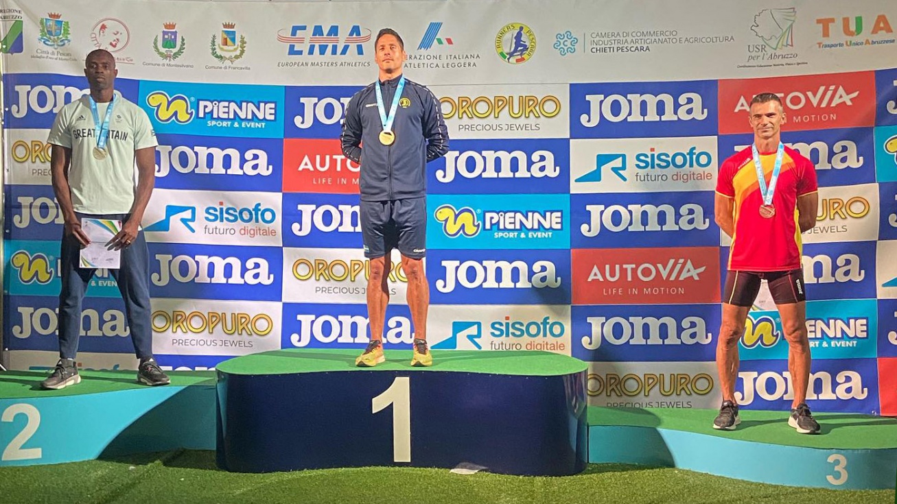 Podio de los 100 metros lisos, categoría M45, del Campeonato de Europa Master.