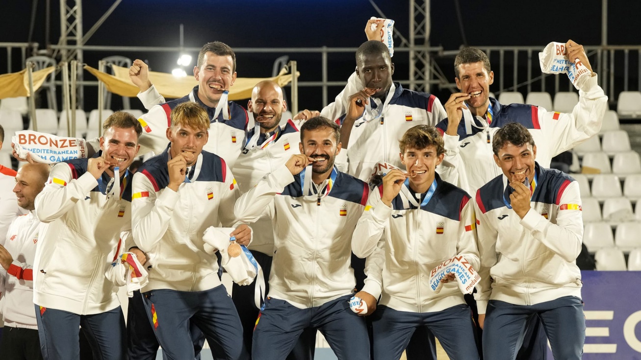 La selección española celebra el bronce.