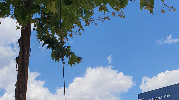 El cable partido por el camión.