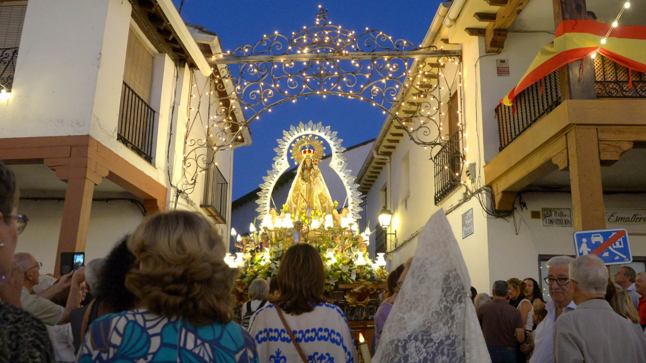 Procesión de la Virgen del Rosario en las últimas fiestas.