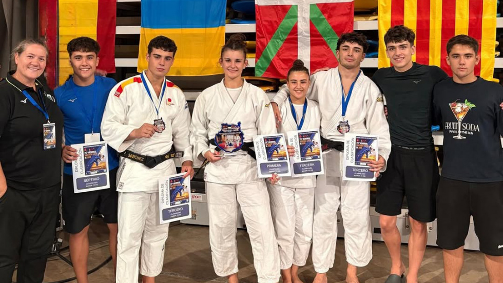 Deportistas del Judo Valdemoro en la competición.