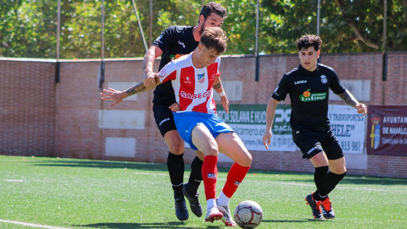 Momento del encuentro del pasado fin de semana entre Navalcarnero B y el Inter de Valdemoro.