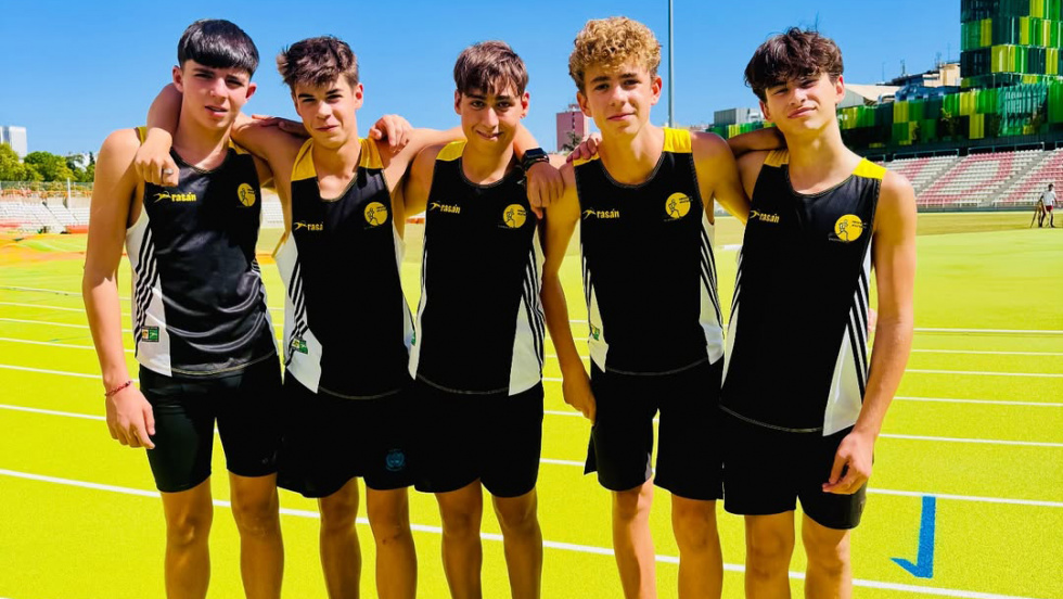 Algunos de los deportistas del Club de Amigos del Atletismo de Valdemoro en la competición.
