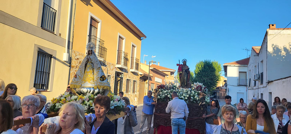 Procesi&oacute;n conjunta de los patrones sanmartineros.