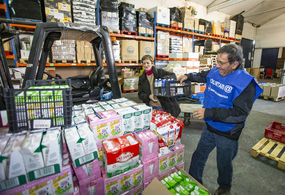 La Guardia Civil investiga la venta en Parla de productos donados al Banco de Alimentos