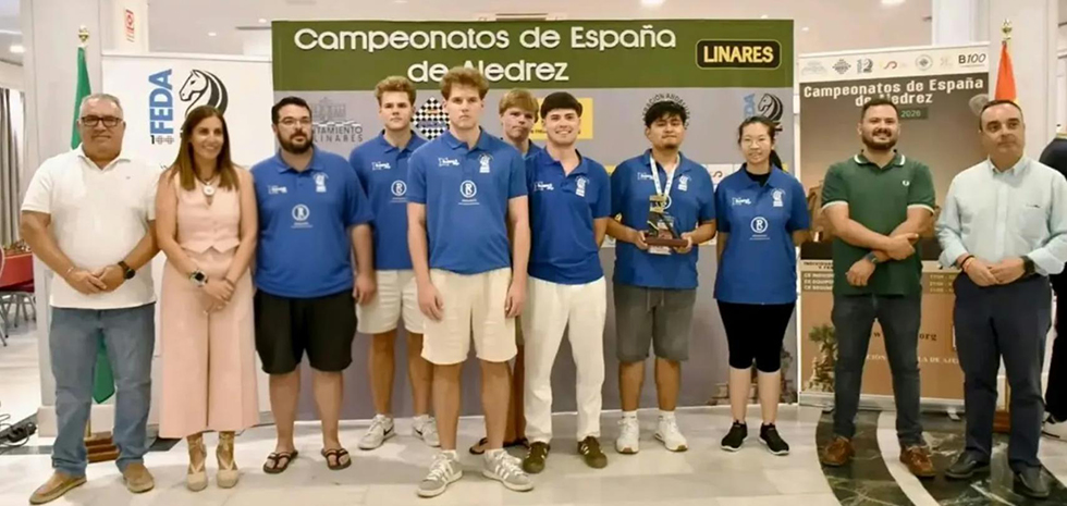 El Club Ciudad de Huelva celebra su título de campeón de la segunda división sur del CECLUB.