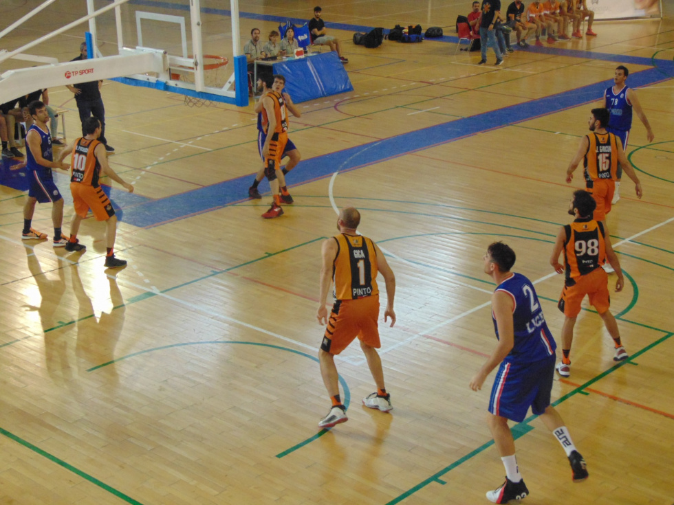 Partido entre Pintobasket y Liceo Francés | Imagen: Pintobasket.