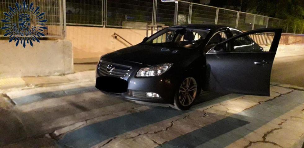 Vehículo del conductor detenido.