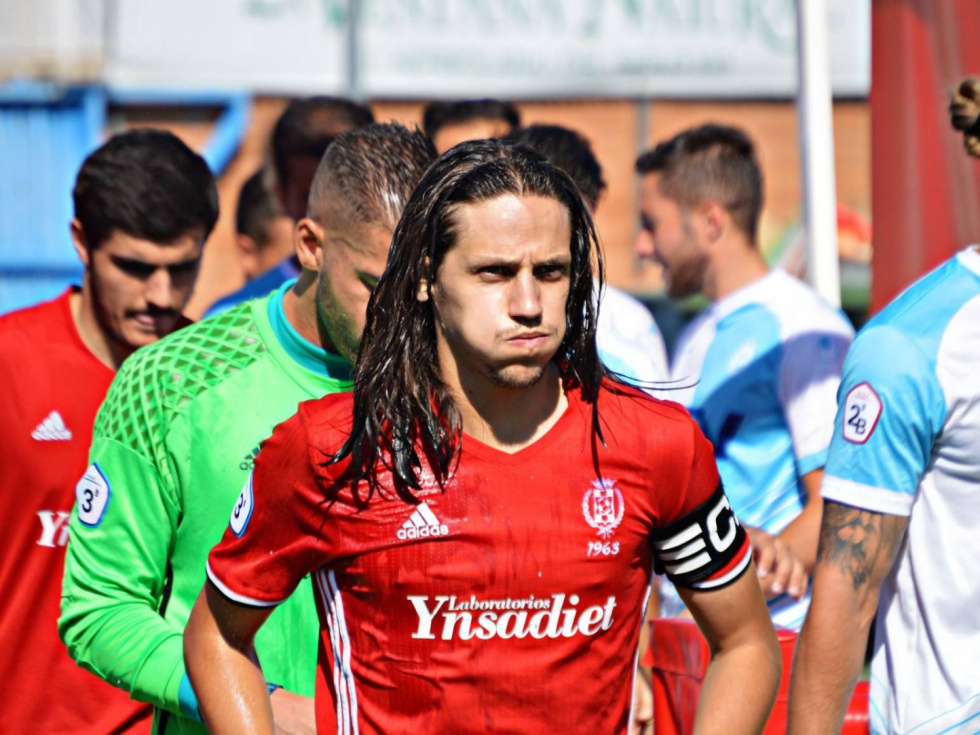 Los jugadores saltando al terreno de juego | Imagen: Atl. Pinto.