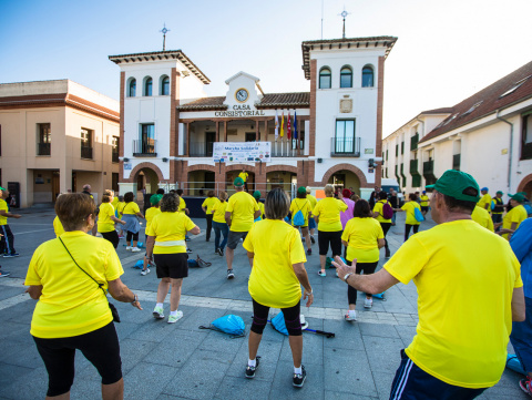 Calentamiento en la plaza de la Constitución de Pinto.