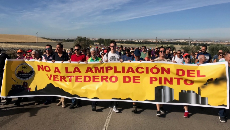 Cabecera de la manifestación de hace un año contra la ampliación del vertedero de Pinto.