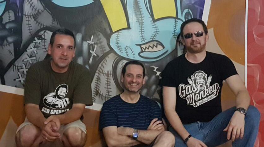 Antonio, Fernando y José, miembros del grupo pinteño Arcegris.