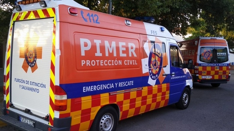Uno de los vehículos de PIMER-Protección Civil inmovilizados.