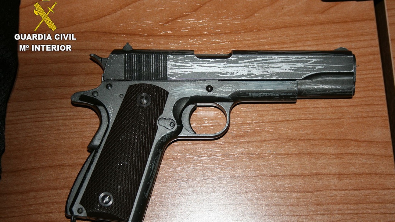 La pistola con la que agredieron a la víctima.