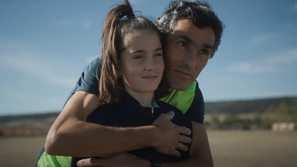 Jesús y Sofía, en el vídeo promocional del XVIII Cross Internacional de Atapuerca.