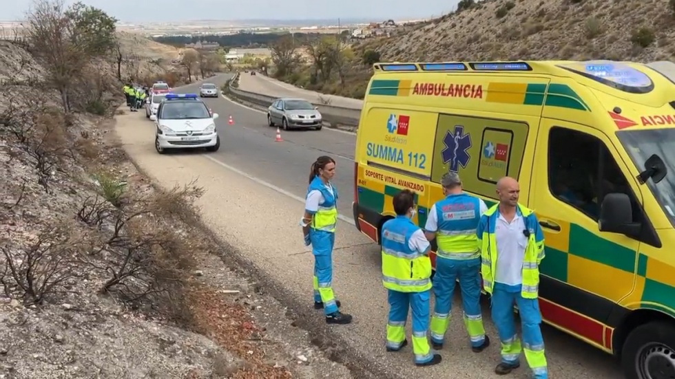 Los servicios sanitarios y la Policía Local en el lugar de los hechos.