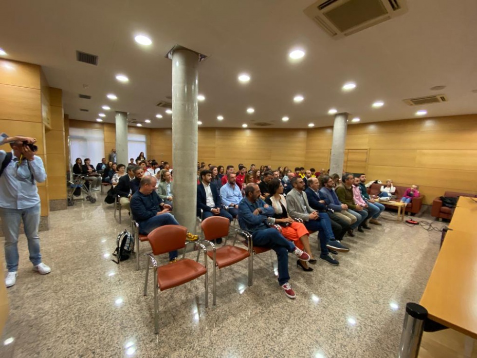 El acto contó con la presencia de importantes personalidades pinteñas como el alcalde, Diego Ortiz, la concejala de Deportes, Lydia Rupérez, concejala de Deportes, y representantes de PP, Unidas Pinto, Ciudadanos y Vox.