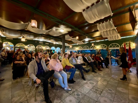 Numerosas personalidades del partido acudieron al acto de presentación de Salomón Aguado.