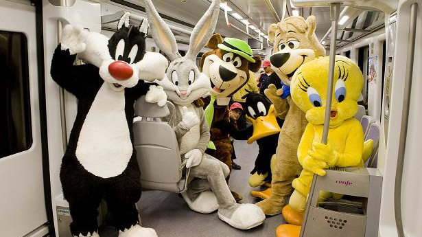 Personajes de la Warner en el tren | Parque Warner