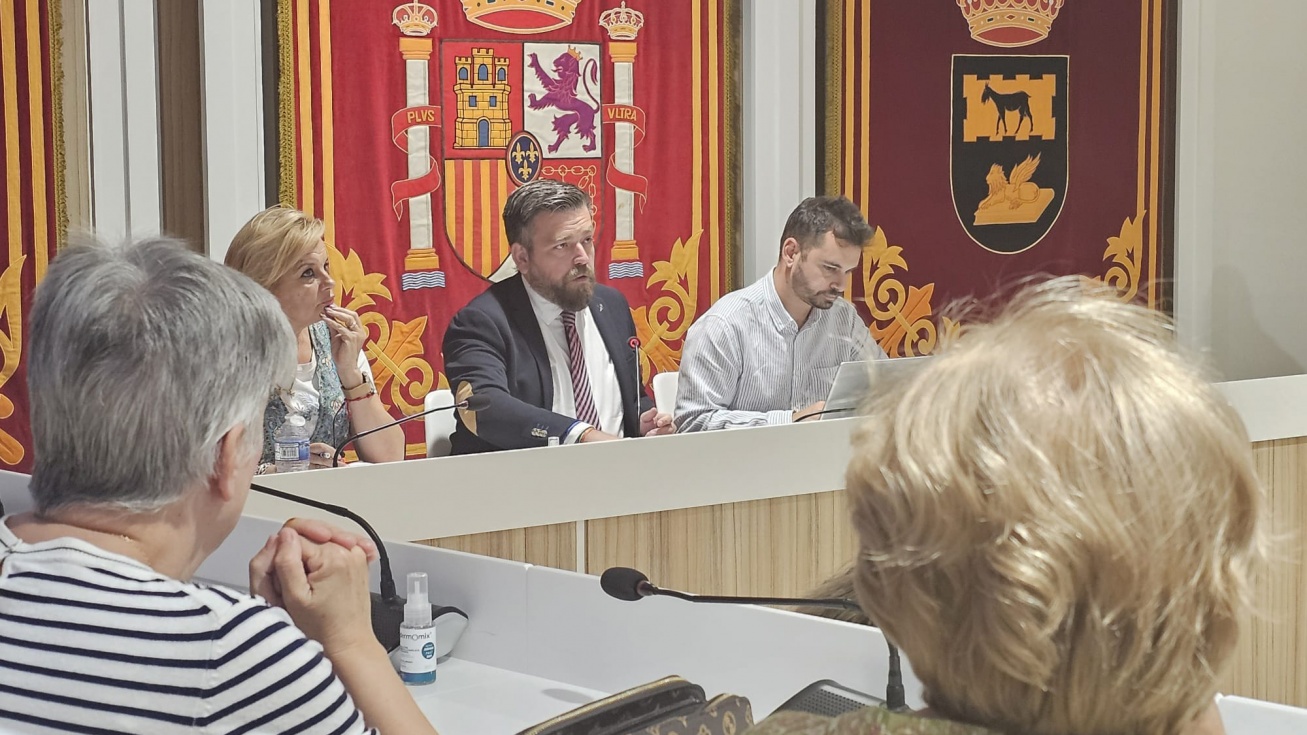 Reunión con los vecinos para hablar del nuevo mapa de autobuses | Rafael Martínez