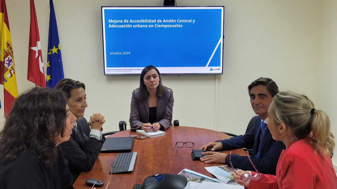 Reunión de la alcaldesa, Raquel Jimeno, con los representantes de ADIF.