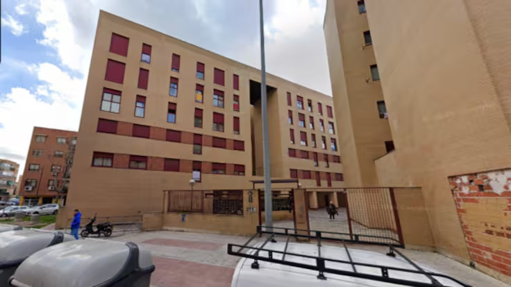 Un bebé de un mes, hospitalizado tras ser rociado con un extintor en una urbanización de Parla